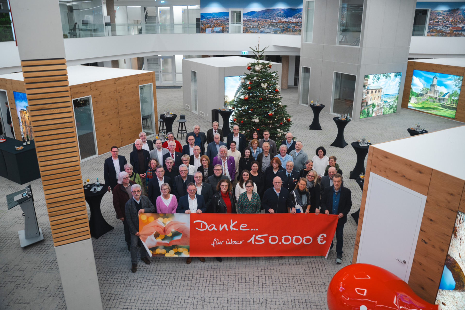 SKT Spendenubergabe 18.12.2024 Gruppe 2